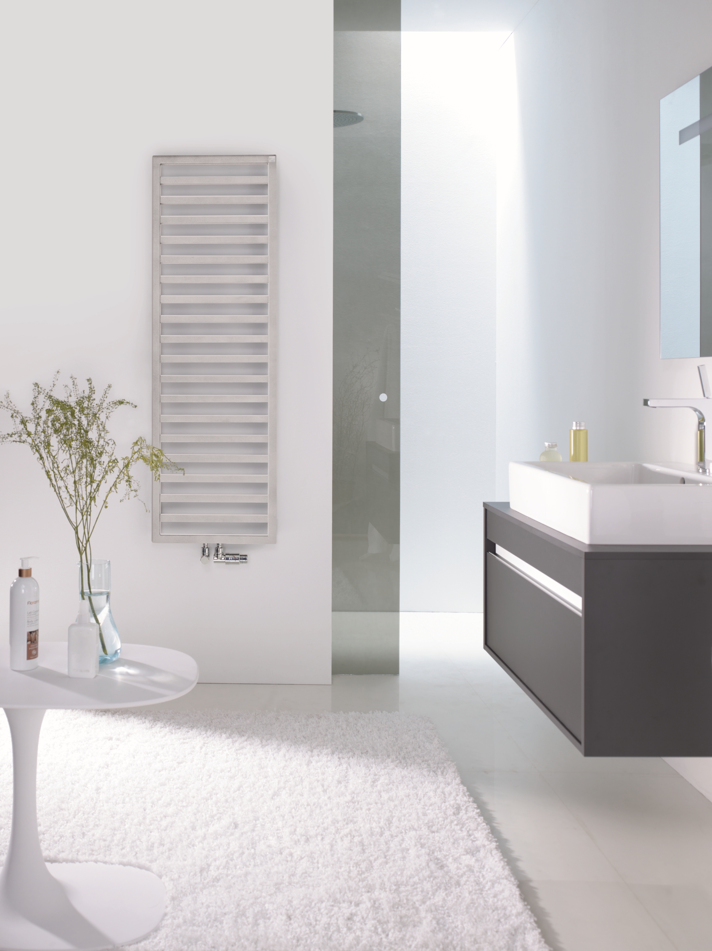 Zehnder Quaro kúpeľňový radiátor rebríkový 183x30 cm QAI-180-030
