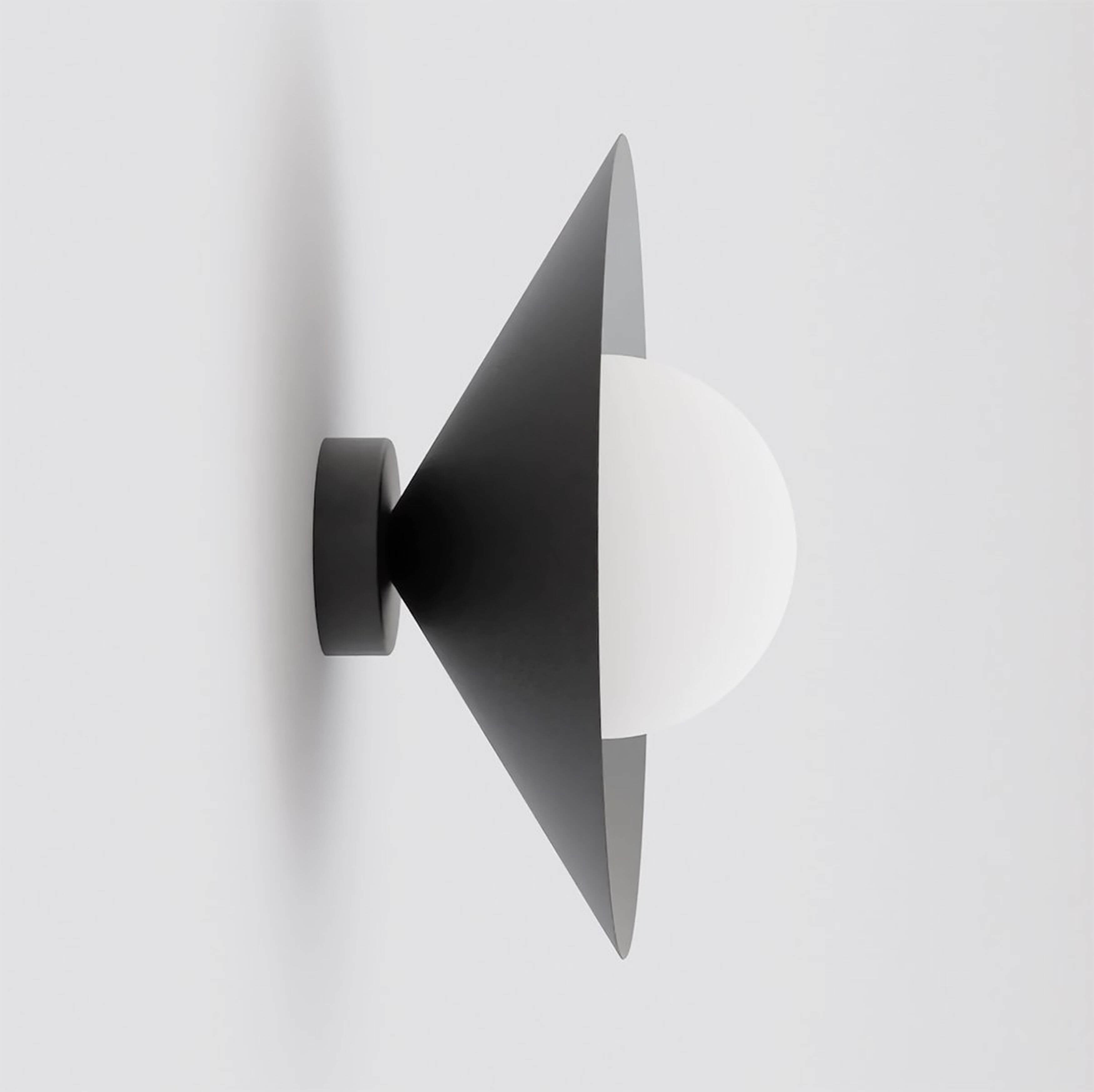 Emibig Mono nástenná lampa 1x10 W čierna-opálová 1717/K1S