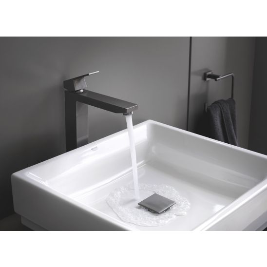 Súprava toaletná kefa Grohe Essentials 40513AL1, splachovacie tlačidlo Grohe Skate 38732AL0, 40510AL1, 40507AL1, 40508AL1, 40511AL1, 40372001